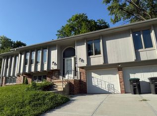 10340 N St, Omaha, NE 68127