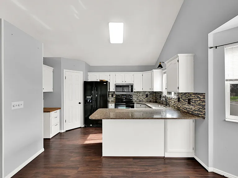 5991 S 3260 W — Photo 11