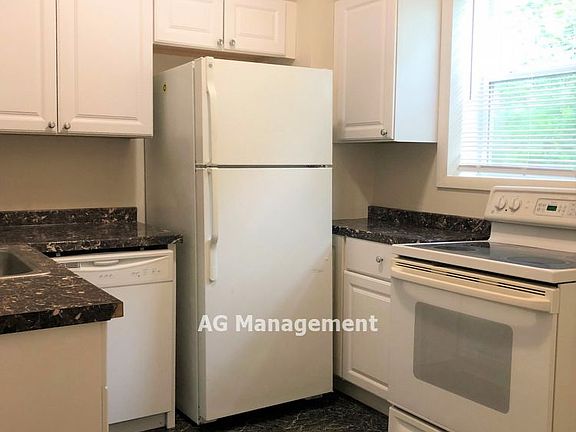 2nd image of 17 Clairmont Pl APT B
