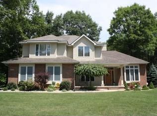 5304 Stone Ridge Dr, Midland, MI 48640