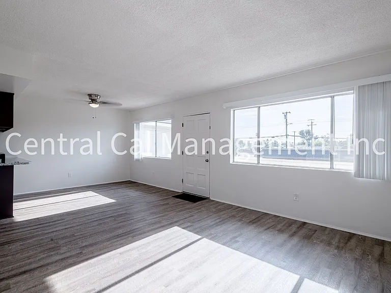 4008 Fishering Drive — Photo 11