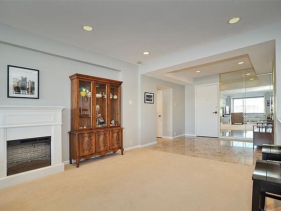 4th image of 320 Fort Duquesne Blvd APT 5F