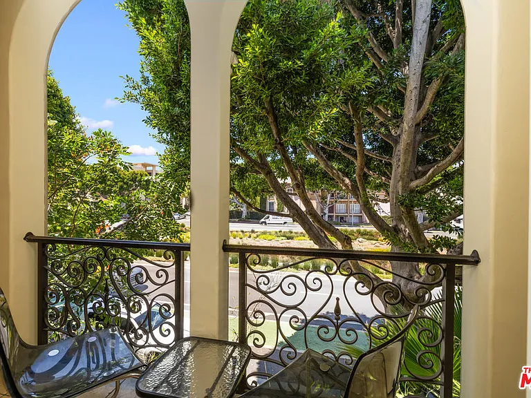 314 N Palm Dr — Photo 21