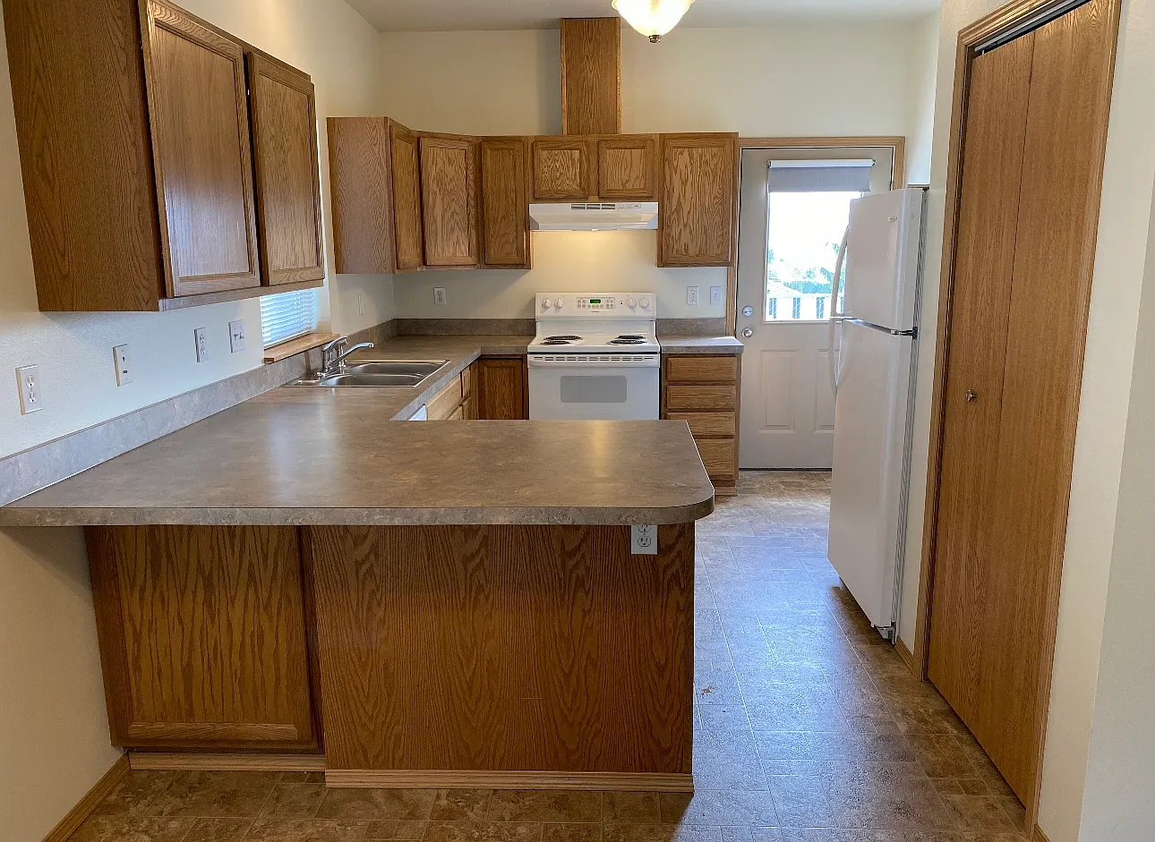 7906 Skyline Way — Photo 3
