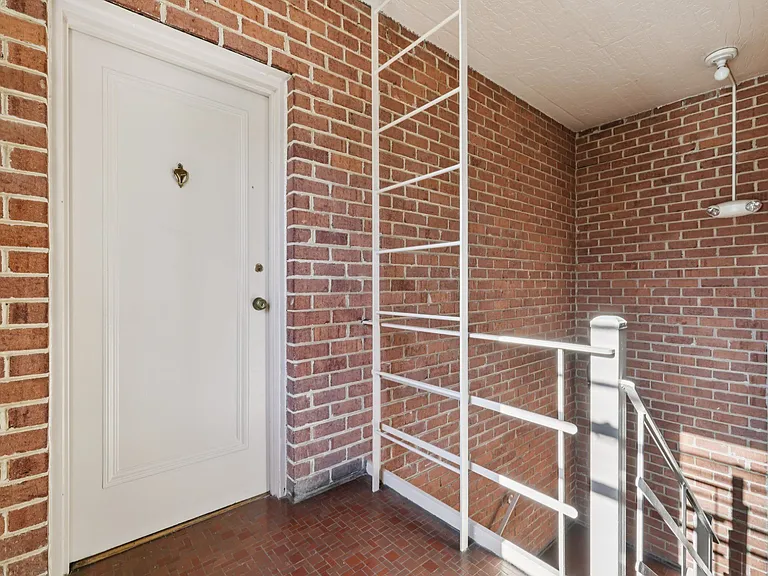 Battery Lane Apartments — Photo 17