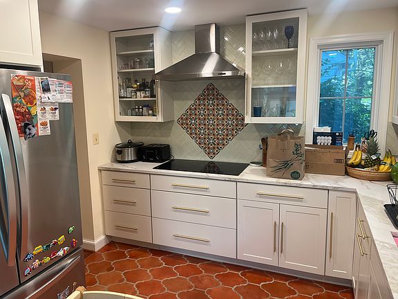 4th image of 8010 Maple Ave