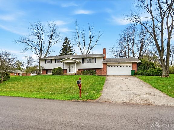2nd image of 2761 La Cresta Dr
