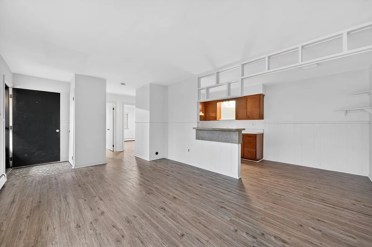 Building Photo - 151 E McHattie St #6