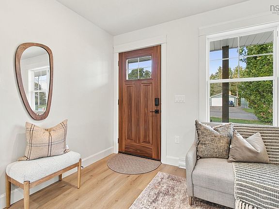5th image of 39 Asquith Ave