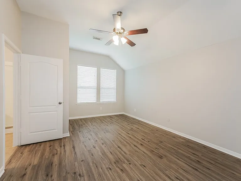 8011 Thorncroft Manor Ln — Photo 13