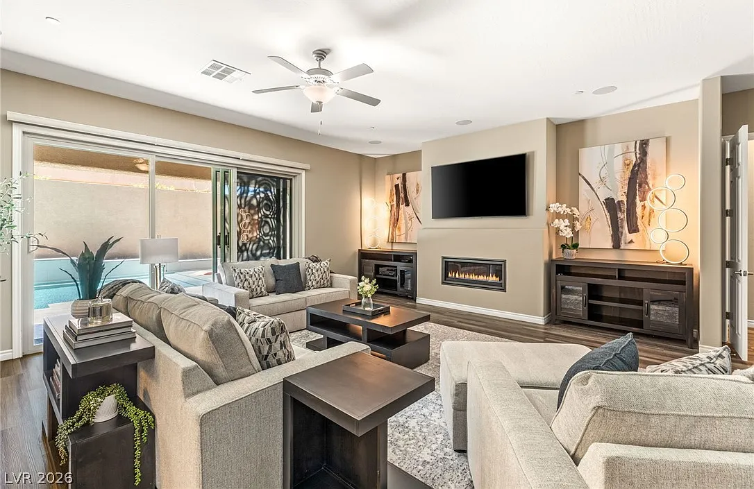 5 bed, 4.5 bath, 4282 sqft, $9,600 — Photo 2
