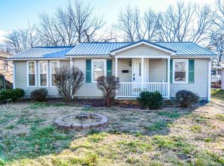 105 W Park St, Fort Branch, IN 47648
