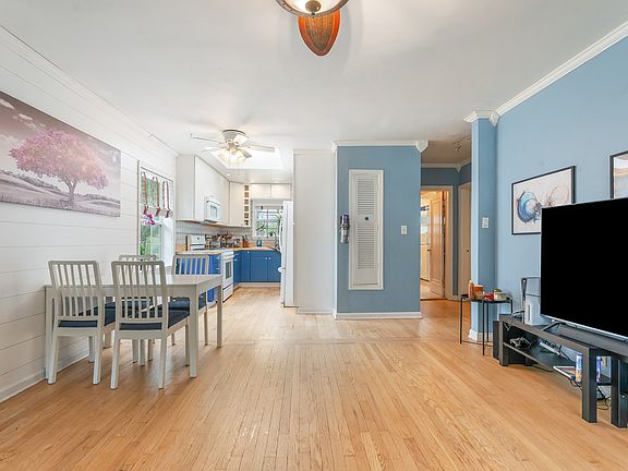 4th image of 8602 Maple Ave