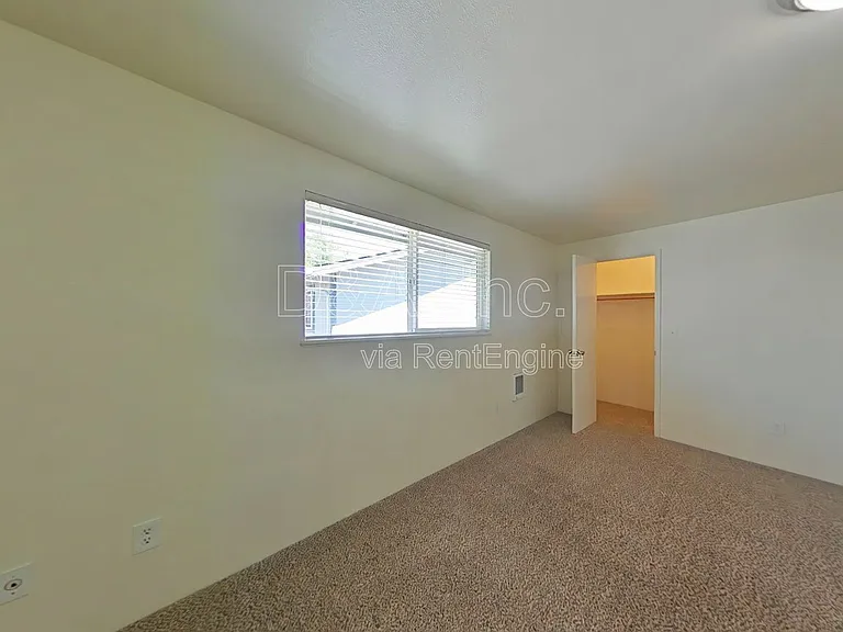 138 NE Conifer Blvd #6 — Photo 6