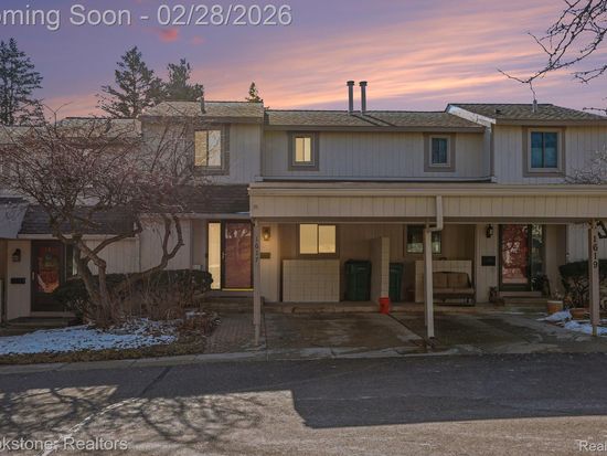 1617 Stoney Brook Dr, Rochester, MI 48309