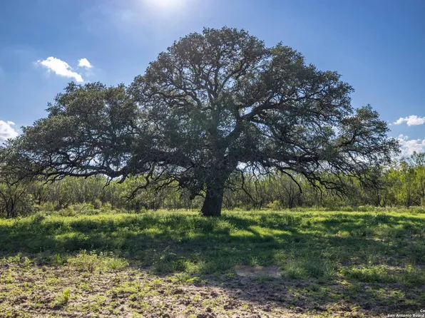 444 County Road 748, Yancey, TX 78886