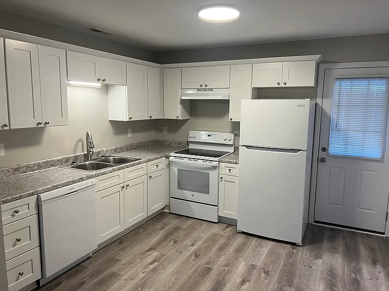 1807 Graymont Ln SW #B — Photo 10