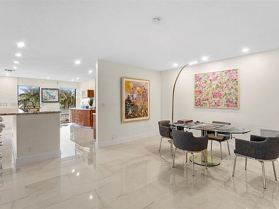 4th image of 76 Isle Of Venice Dr APT H