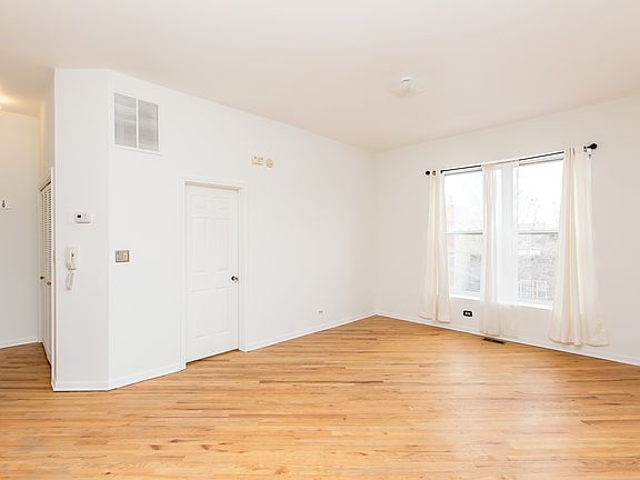 4th image of 1538 N Rockwell St APT 2F