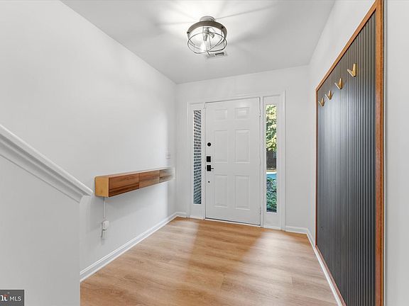 4th image of 12066 Edgemere Cir