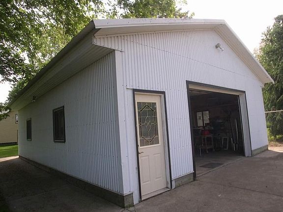 2nd image of 635 W 2nd St