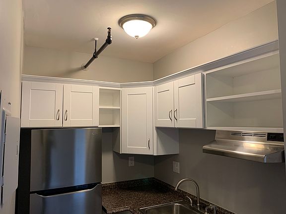 2nd image of 148 Main St #406