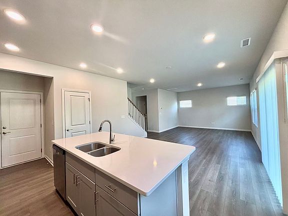 4th image of 655 Winesap Dr