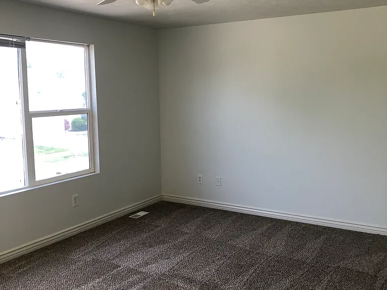 2272 E Hawthorne St — Photo 19