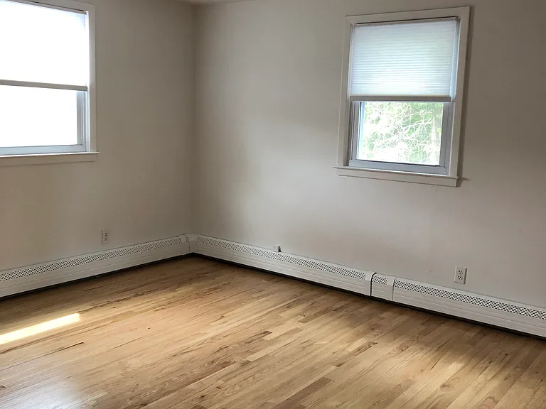 370 Warburton Ave — Photo 8