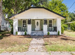 212 W Willingham St, Cleburne, TX 76033