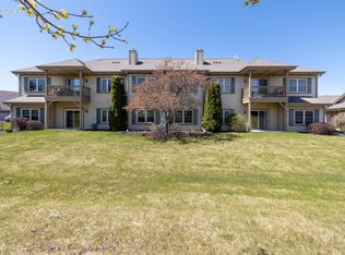 N55W17164 Ravenwood Dr, Menomonee Falls, WI 53051