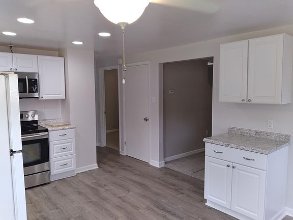 3rd image of 149 Columbine Ave