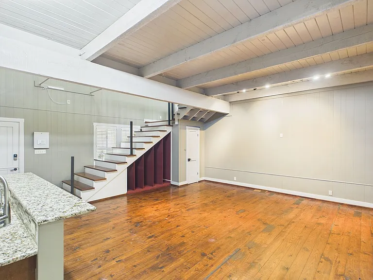104 N Elk St — Photo 14