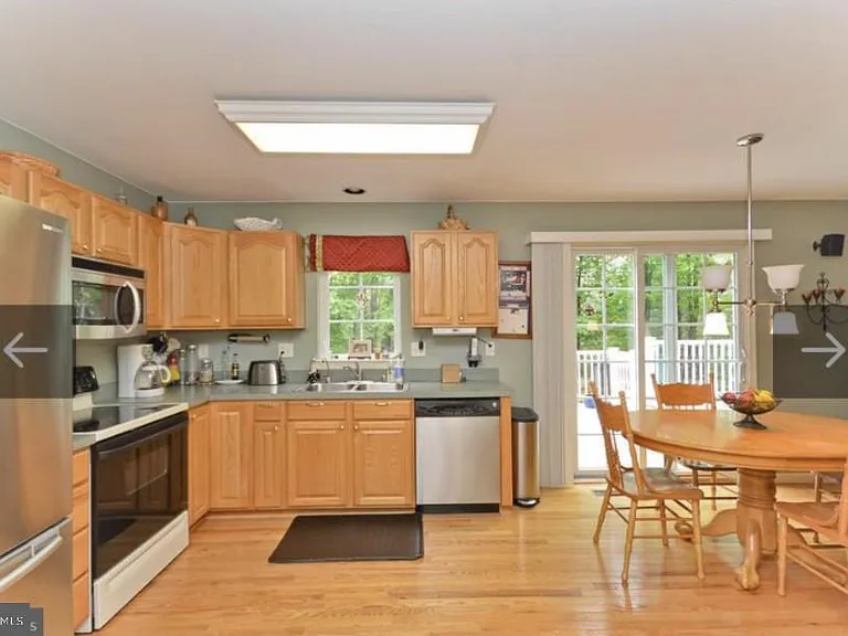358 Fairfield Dr — Photo 6