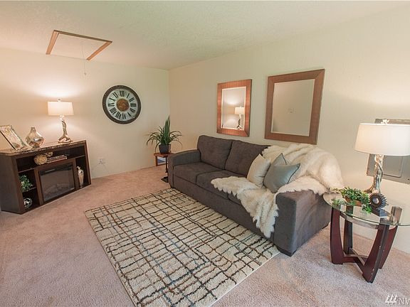 2nd image of 13815 Meadowlark Dr NW