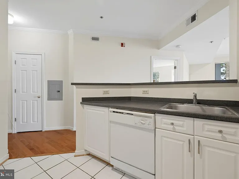 1625 International Dr #316 — Photo 25