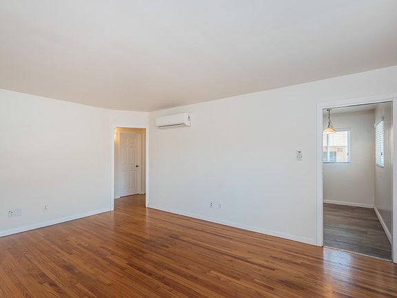 3rd image of 4650 Bancroft St