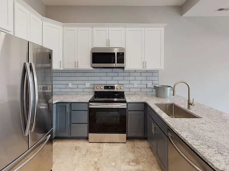 1117 Laurel Ave #302 — Photo 3