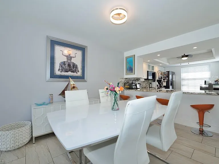 878 Meadowland Dr #B — Photo 7