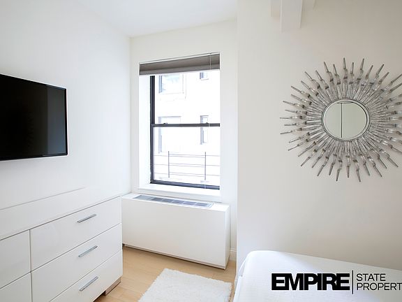 5th image of 150 W 51st St APT 1611
