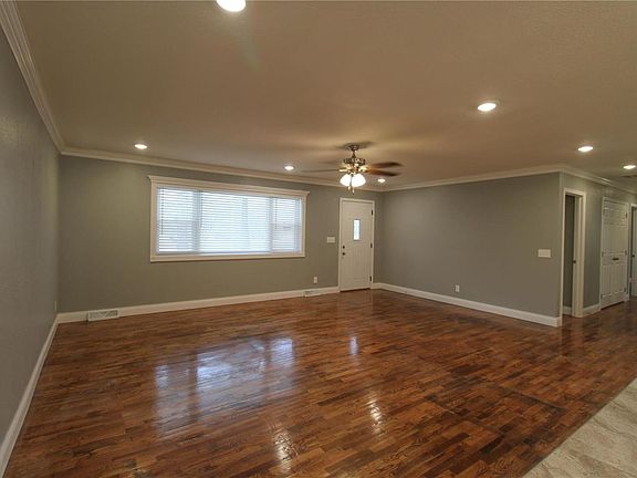 5th image of 1520 N Grand Ave