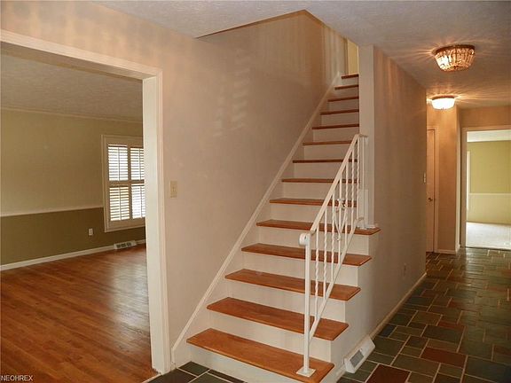 3rd image of 1011 Chatham Pl