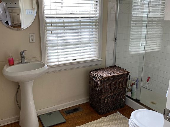 5th image of 4943 Adams St