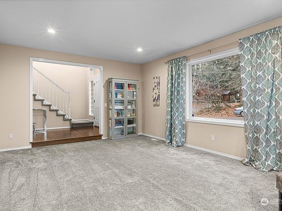 5th image of 19403 327th Avenue NE