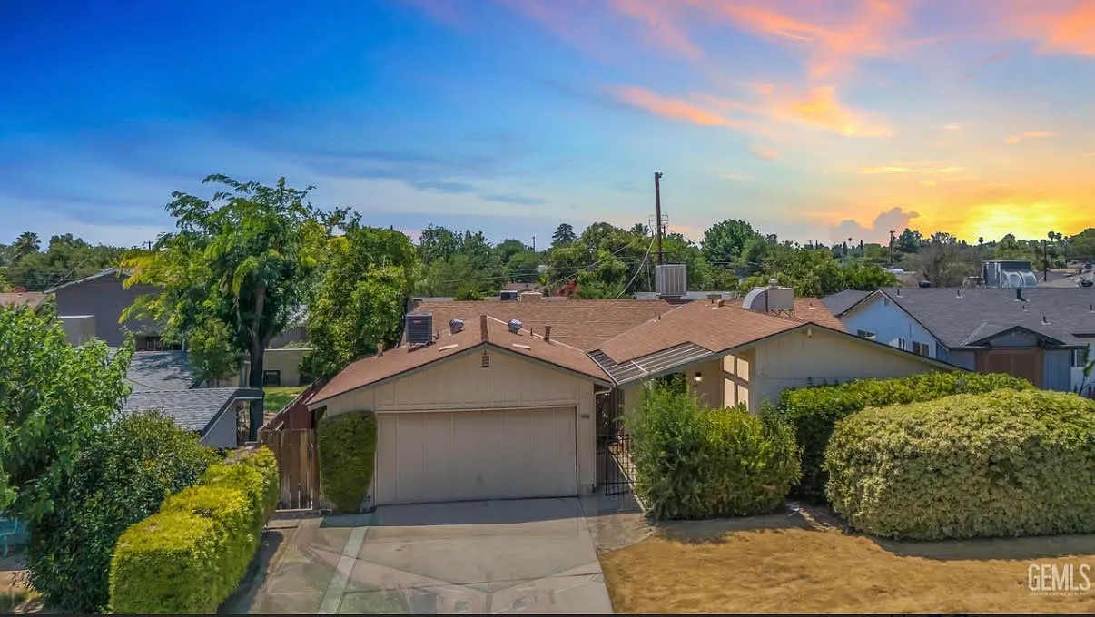 4 bed, 1600 sqft, $2,595 — Photo 1