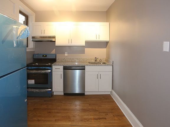 3rd image of 622 W Stratford Pl #S2