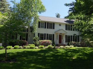 237 Hollis Rd, Lunenburg, MA 01462