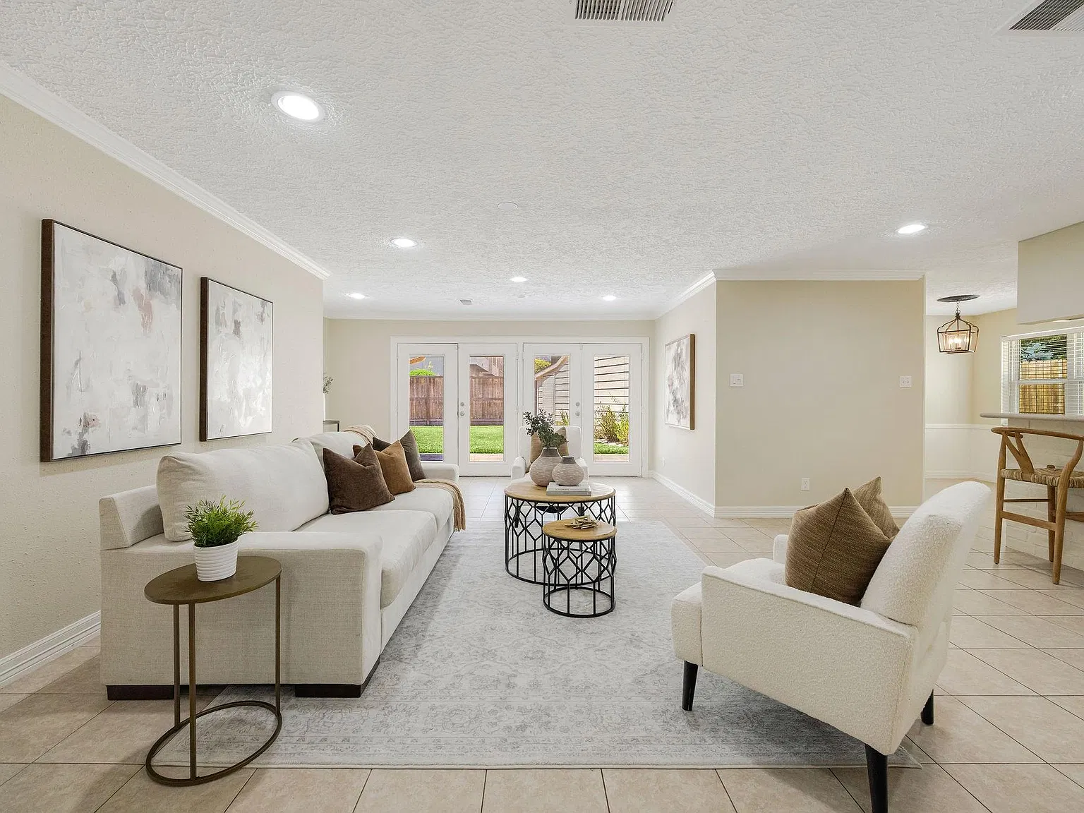 4 bed, 2.0 bath, 2283 sqft, $3,300 — Photo 4