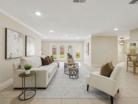 4th image of 2811 Quincannon Ln