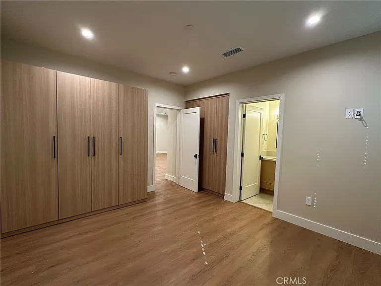 4381 Allott Ave — Photo 14